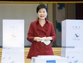 بالصور.. الكوريون الجنوبيون يدلون بأصواتهم فى الانتخابات البرلمانية