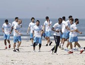 المصرى يتدرب على شاطئ بورسعيد لرفع اللياقة البدنية