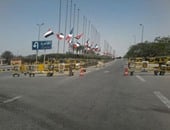 بالصور.. أعلام مصر وفرنسا تزين طريق المطار استعداد لوصول هولاند غدًا