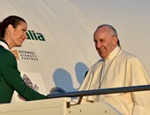 بالصور.. البابا فرنسيس يصل جزيرة ليسبوس اليونانية لتأكيد تضامنه مع المهاجرين
