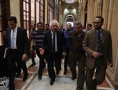 بالفيديو والصور.. لحظة طرد سمير غطاس من جلسة البرلمان لإهانة المجلس