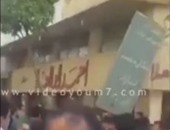 بالفيديو.. أهالى عابدين يطاردون المتضامنين مع متظاهرى"تعيين الحدود"
