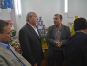 وزير التموين يفتتح منفذ لمشروع "جمعيتى" بقرية بنى أحمد بالمنيا