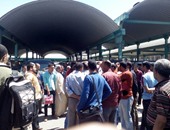 بالصور.. إضراب سائقى دمنهور - دسوق احتجاجا على عمل سيارات مخالفة لخطوط السير