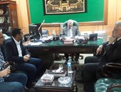 محافظ بورسعيد يبحث سبل الإرتقاء بالمنظومة الصحية مع عميد طب القناة 