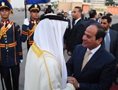 بالفيديو والصور.. الرئيس السيسى يستقبل محمد بن زايد بمطار القاهرة