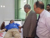 بالصور.. رئيس مدينة غارب ومدير الأمن يتابعان حالة مصابى أتوبيس الزعفرانة