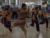 بالفيديو.. بدء العرض الاستعراضى لفرقة بوليوود الهندية بمطار القاهرة