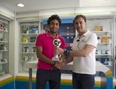 عمرو وردة يتسلم جائزة أفضل لاعب فى بانياتوليكوس اليونانى
