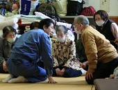 رئيس وزراء اليابان يزور المناطق المتضررة من الزلزال