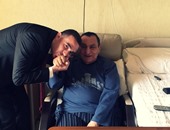 مؤسس "آسف يا ريس" ينفى خبر وفاة مبارك ويؤكد: بصحة جيدة