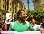 المصريون يحتفلون بـ"تحرير سيناء" فى شارع 26 يوليو بشعار "السيسى حامى الحمى"
