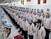 بالصور.. جولة داخل مصنع إنتاج هواتف آى فون شديد الحراسة فى الصين