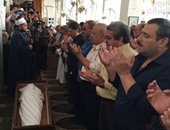بالصور.. وصول جثمان الإعلامى أمين بسيونى إلى مسجد أبو بكر الصديق