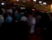 بالفيديو.. تجمهر مواطنين فى ميدان ألف مسكن بعد إطلاق ضابط النار على سائق