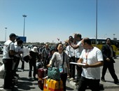بالصور..  مطار القاهرة يستقبل 250 سائحا يابانيا