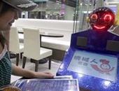 بالصور.. الصين تغزو العالم بالروبوتات.. كنتاكى يستعين بإنسان آلى لخدمة الزبائن.. معبد بوذى يوظف "روبوت" لخدمة اتباعه.. وتصميم الروبوت "جيا جيا" لمحاكاة الإنسان البشرى وتنفيذ الأوامر