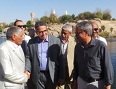 بالصور.. وزير الآثار يتفقد المواقع الأثرية بأسوان.. الدكتور خالد العنانى لـ"اليوم السابع": تنسيق 4 وزارات لعودة التدفقات السياحية.. إعادة فتح متحف الفنتين أمام الأجانب خلال احتفالية المئوية