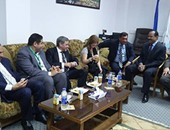  بالصور.. سفيرا البرتغال والبرازيل يتناولان "مشروب الدوم" بجامعة أسوان