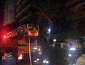 بالفيديو والصور.. الدفع بـ 9 سيارات إطفاء لمواصلة إخماد حريق استوديو "ليلة"