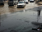 بالصور..انفجار ماسورة مياه بشارع جامعة الدول..و"القابضة":إصلاحها خلال ساعات