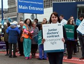 بالصور..أطباء بريطانيا المبتدئون يبدأون إضرابهم الرابع عن العمل