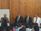 نائب محافظ القاهرة يتفقد المراجعات النهائية لطلاب "السبتية الثانوية"