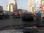 قارئ يرصد سيارة تطمس لوحاتها المعدنية أعلى كوبرى أكتوبر بالقاهرة