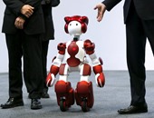 بالصور.. "الروبوت إيمو".. إنسان آلى ومترجم يابانى "لحد ما يجيبوا مرشد سياحى"