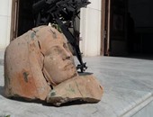 مدير الفنون بالإسكندرية: وجدت رأس "كاتمة الأسرار" على الأرض فنقلته للمتحف