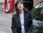 زوجة ديفيد كاميرون تستقل سكوتر فى شوارع لندن بحرية بعد انتهاء الانتخابات