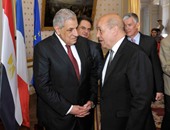محلب يلتقى وزير الدفاع الفرنسى  ويزور مجلس الشيوخ