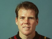 إنفوجراف.. 10 أشهر عُمر هداف توتنهام أثناء مشاركة حارسه مع أمريكا فى مونديال 94