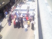 أهالى المطار والحضرة بالإسكندرية يقطعون الطريق بعد غرق منازلهم