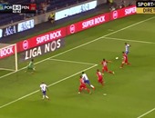 بالفيديو.. براهيمى يصاب بالعمى أمام بينافيل