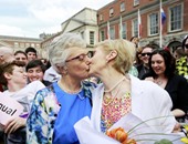 واشنطن بوست: أيرلندا أول دولة بالعالم توافق على زواج المثليين