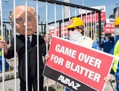 مظاهرات أمام مقر الفيفا للإطاحة بـ"بلاتر"