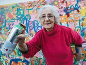 مسنون فى البرتغال يسدون الفجوة بين الفن القديم والحديث برسم الجرافيتى