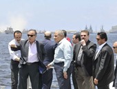 محلب يتفقد كوبرى "27 محور القبارى" بالإسكندرية قبل افتتاحه