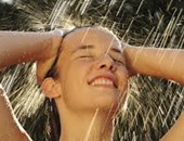 دراسة: الاستحمام بالماء البارد يساعد على مكافحة دوالى الساقين