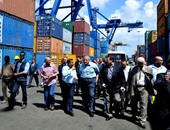 رئيس الوزراء ووزير النقل يتفقدان دورة العمل بميناء الإسكندرية‎‎
