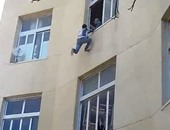 إنقاذ شاب حاول الانتحار من الطابق الرابع فى بنى سويف لخلافات مع والديه
