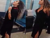 بالفيديو.. اللقطات الأولى لـ”سيدة المطار” بـ” الكلبش ” فى سجن النساء بالقناطر