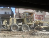 بالصور..أهالى سيدى غازى يزيلون أسوار أبنيتهم لتوسعة مدخل المدينة بكفر الشيخ