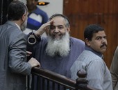 حازم صلاح أبو إسماعيل يؤدى التحية بعد البراءة من تهمة سب ضابط الشرطة
