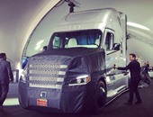 بالفيديو.. أمريكا ترخص أول شاحنة نقل ذاتية القيادة للسير فى الطرق 