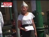بالفيديو..على طريقة المصريين..سائحة بوسط البلد:عايزة فلوس عشان أروح بلدى