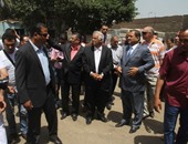 محافظ القاهرة يعنف رئيس حى المطرية بسبب دورة مياه سائقى الترام بالميدان