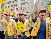 مسيرات لعمال دول العالم فى عيدهم للمطالبة برفع الحد الأدنى للأجور