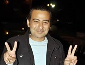 أحمد عزمى يوقع عقد فيلم "تسليم أهالى" بعد خروجه من السجن